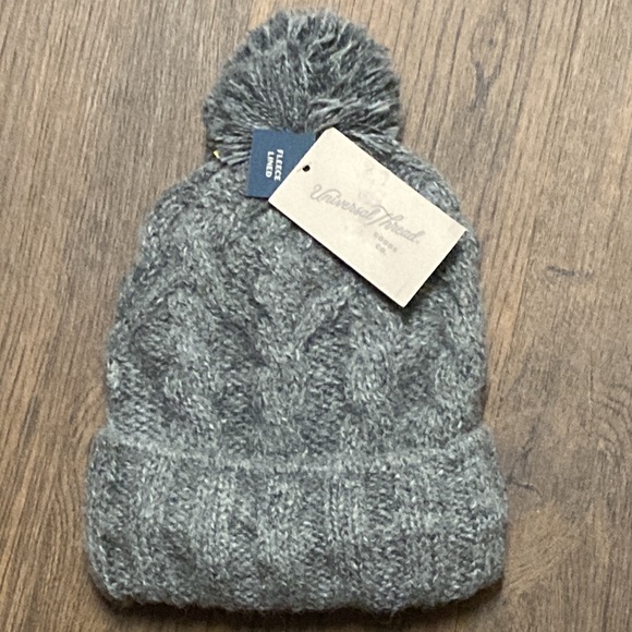 Universal Tread Ladies Gray Cable Knit Hat - Picture 6 of 6